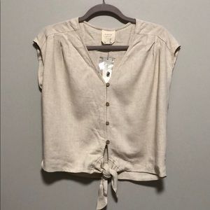 Francesca’s short sleeve top